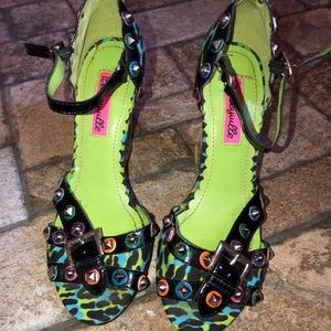 Betseyville by Betsy Johnson wedges size 5.5
